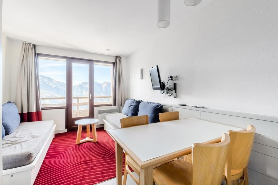 Bed, furniture, kitchen