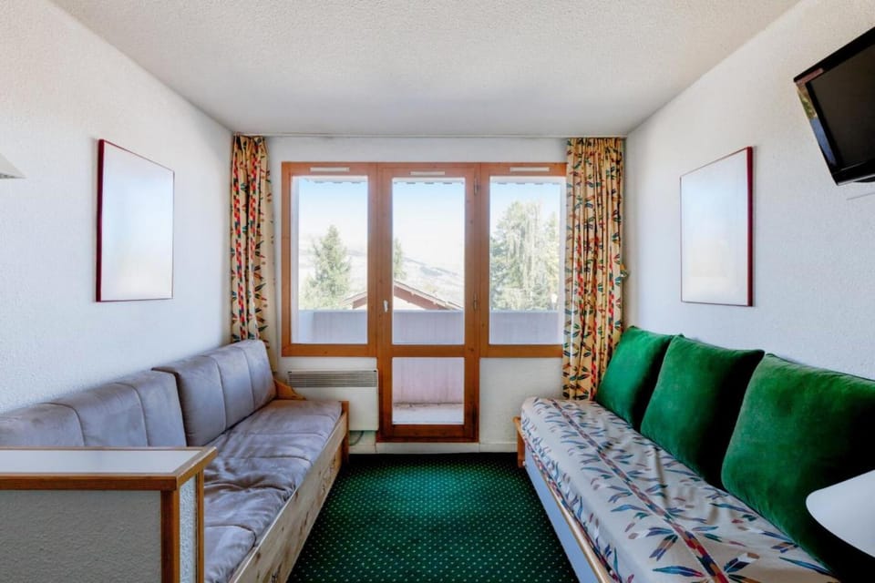 Bed, Living room