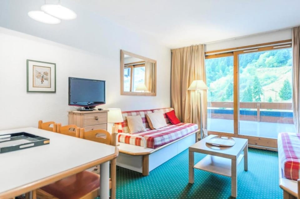 Bed, kitchen