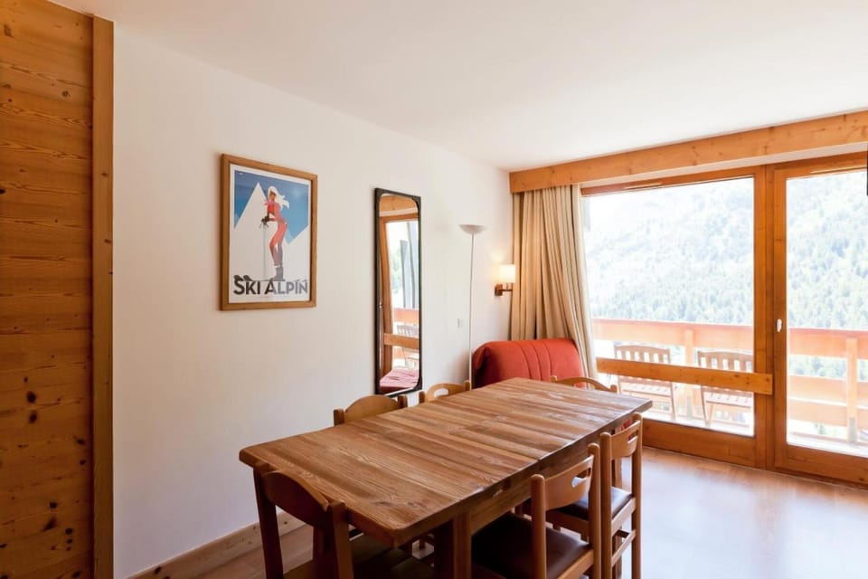 Bed, kitchen