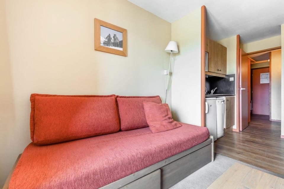 Bed, Living room