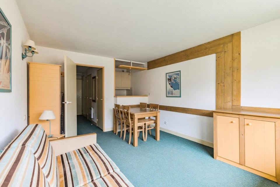Bed, kitchen