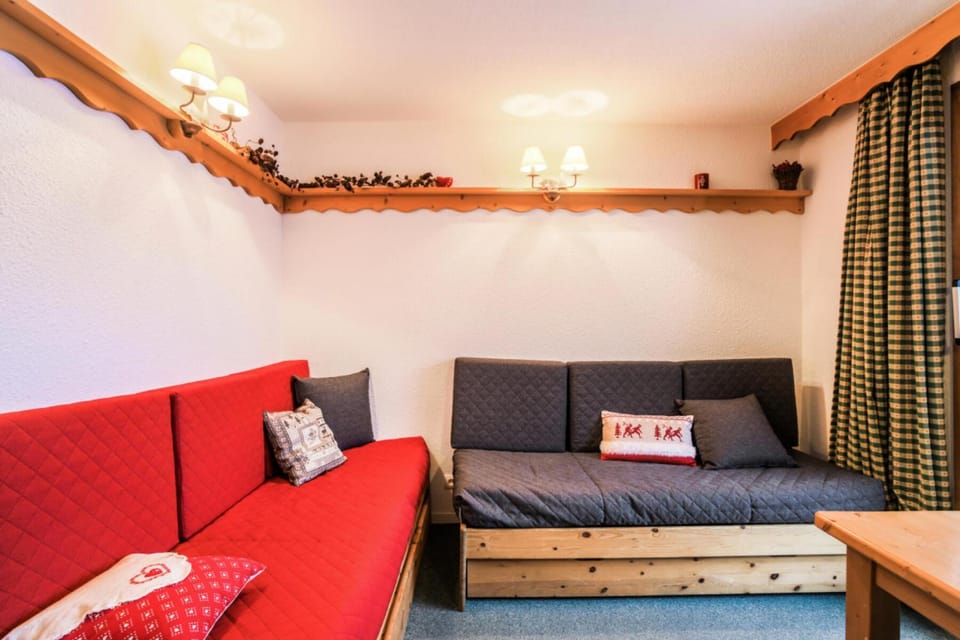 Bed, Living room