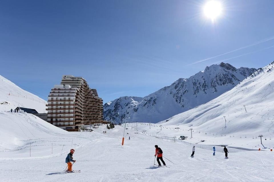 People, Skiing, Mountain view