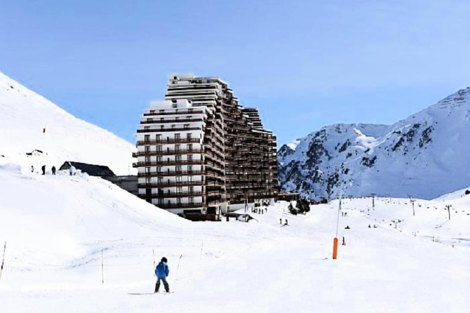 Skiing, Mountain view