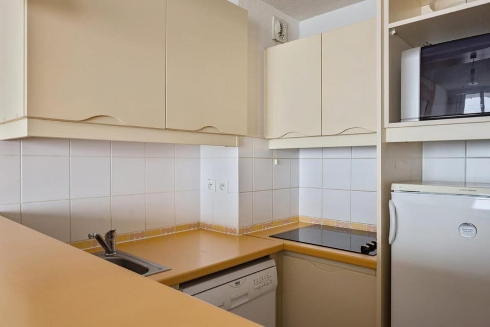 Bathroom, oven, kitchen