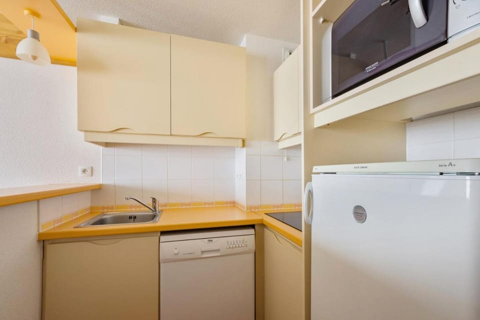 Bathroom, oven, kitchen