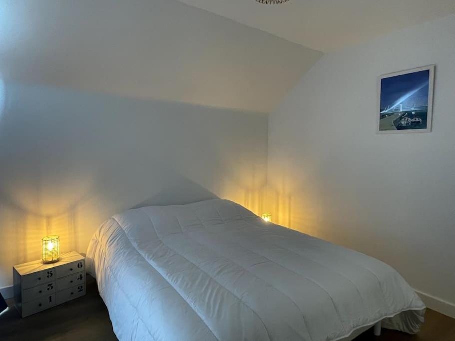 Bed, Bedroom