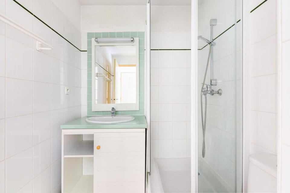 Shower, Toilet