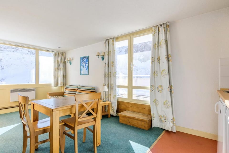 Bed, kitchen
