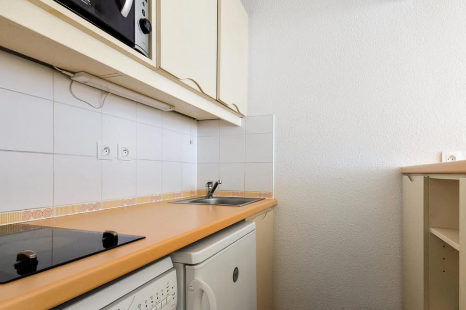 Bathroom, oven, kitchen