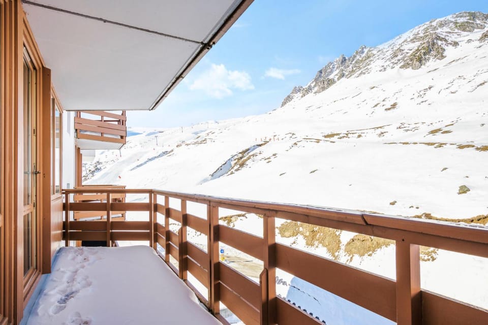Skiing, Mountain view