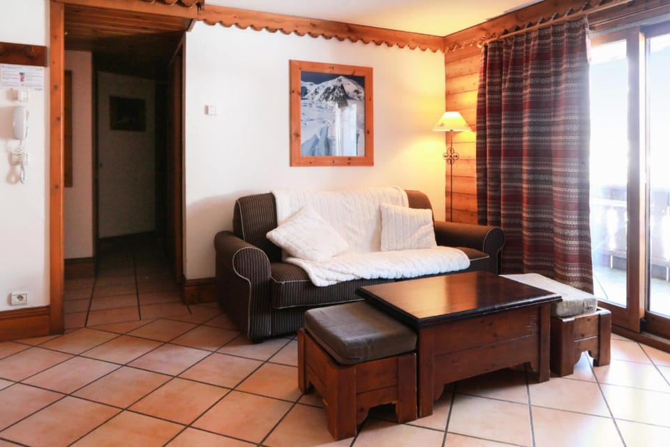 Bed, Living room