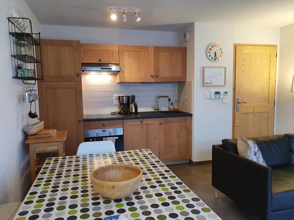Kitchen or kitchenette, Dining area, pet friendly, stove