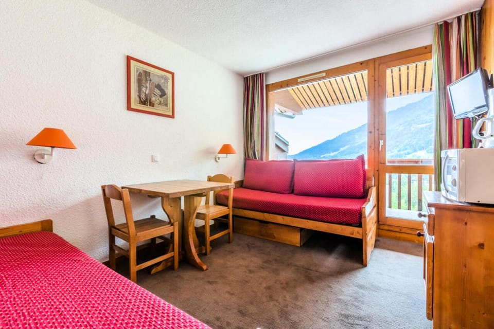 Bed, kitchen