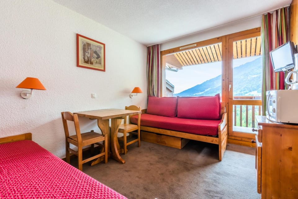 Bed, kitchen