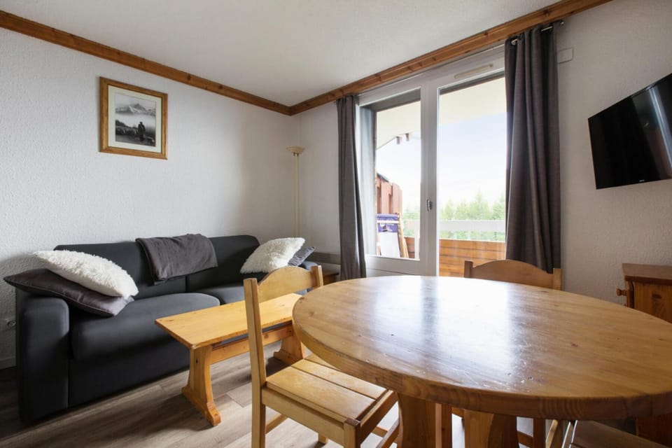 Bed, kitchen