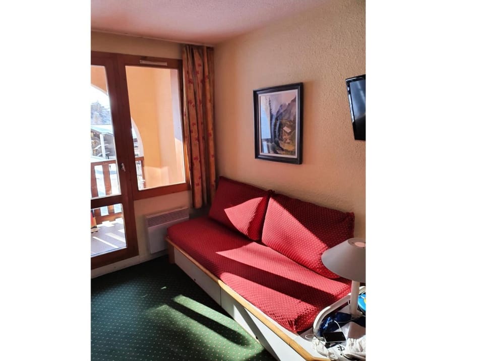 Bed, Living room, furniture