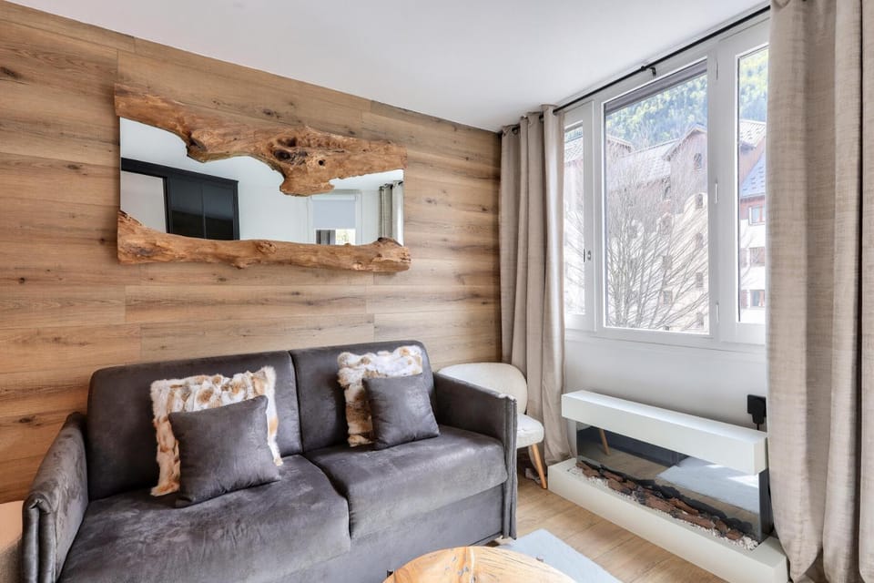 Bed, fireplace