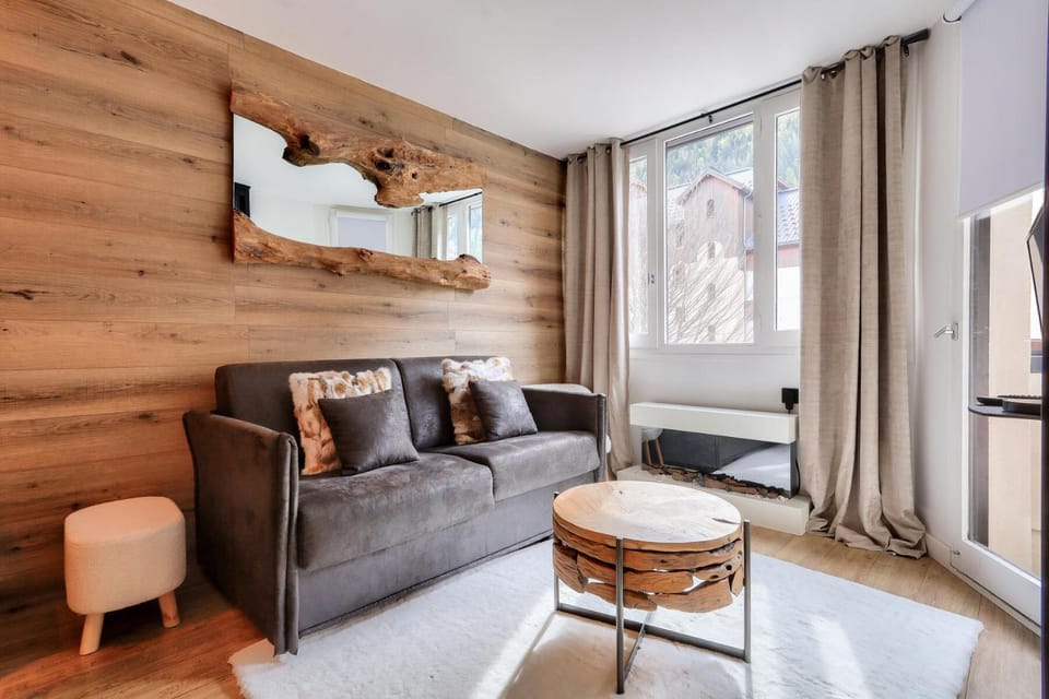 Bed, fireplace