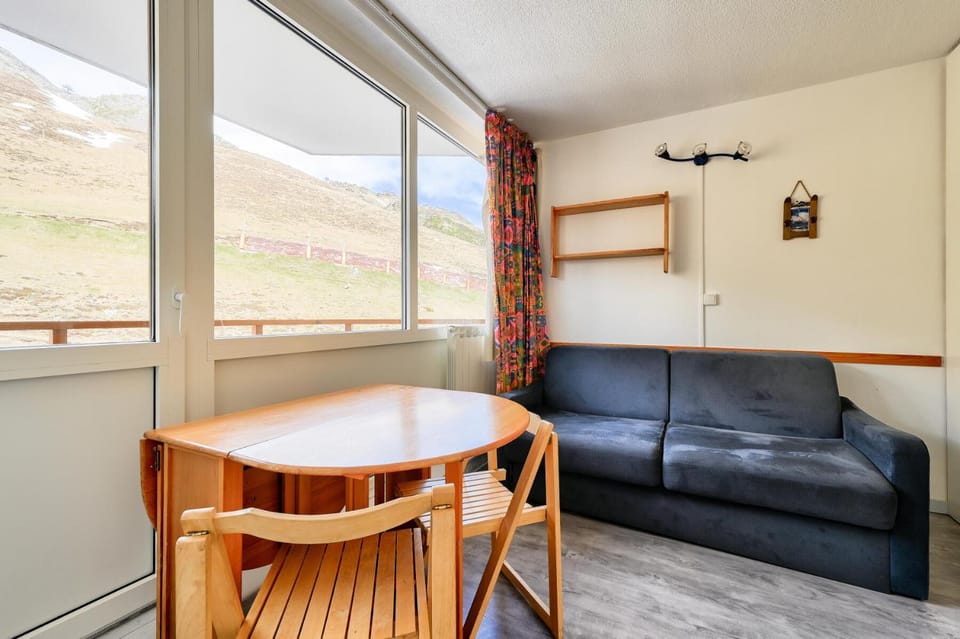 Bed, kitchen