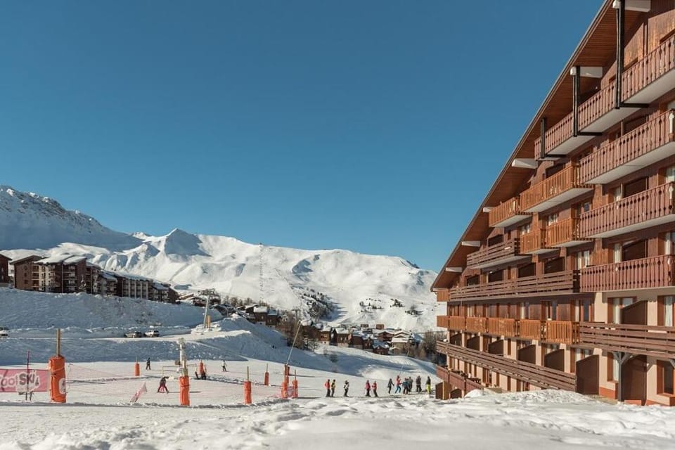 Skiing, Mountain view