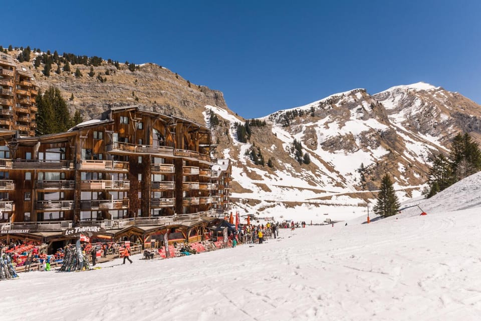 Skiing, Mountain view