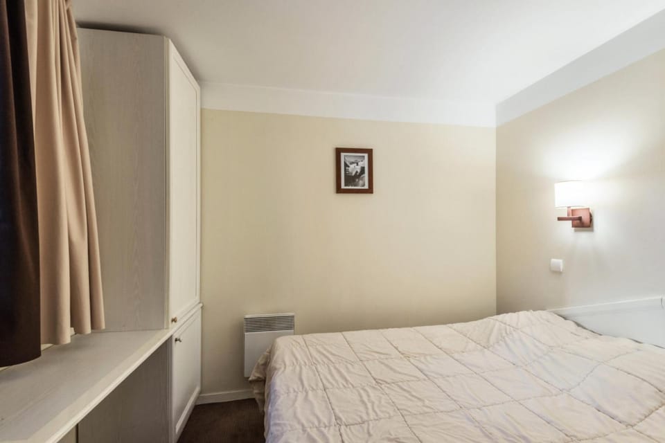 Bed, Bathroom, furniture