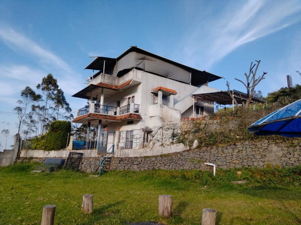 Property building, Spring, Day, Natural landscape, Garden, Garden view