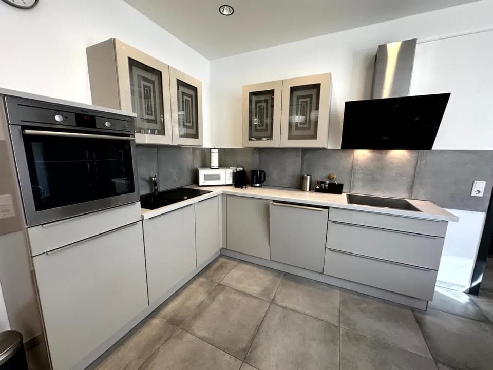 Kitchen or kitchenette, dishwasher, oven, stove