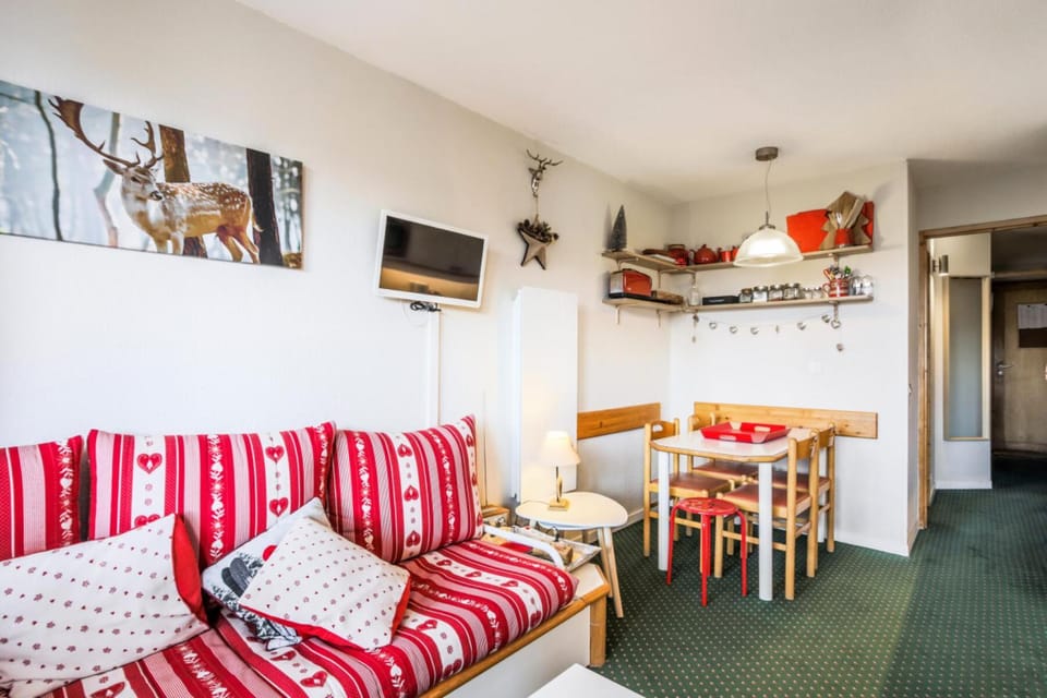 Bed, kitchen