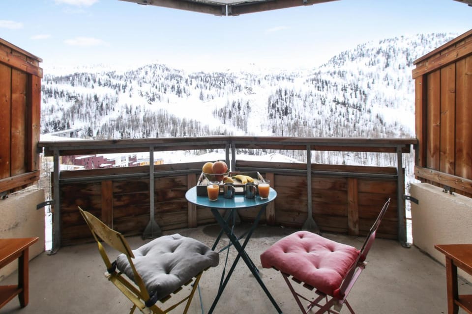 Mountain view, furniture