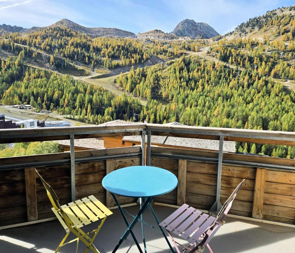 Mountain view, furniture
