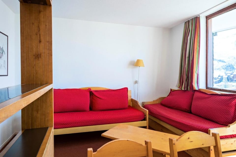 Bed, Living room, Bedroom