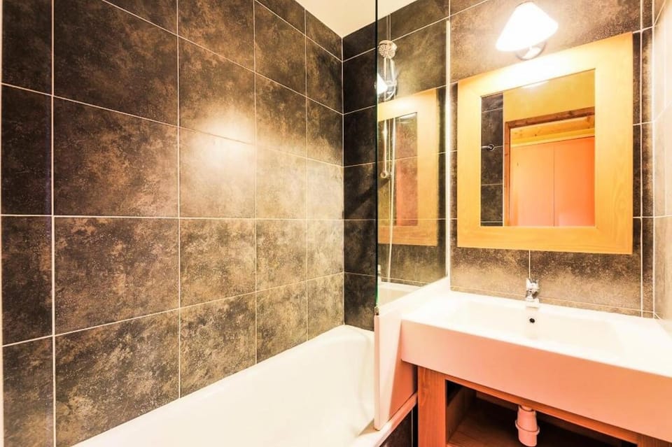 Shower, Toilet, Bathroom, furniture