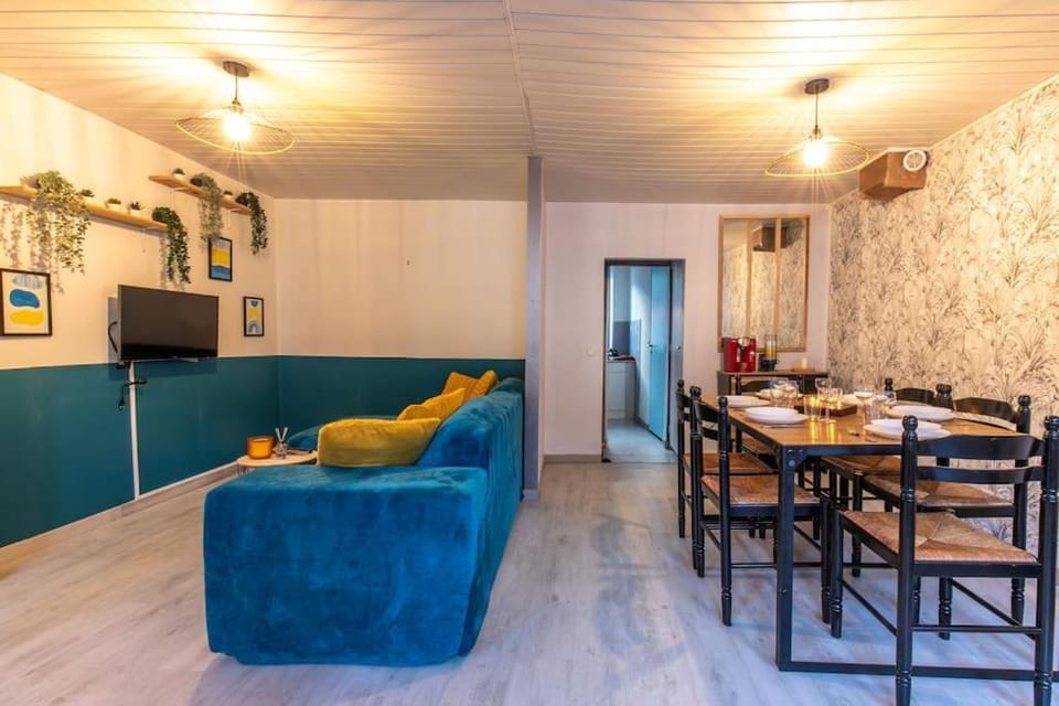 Living room, Dining area