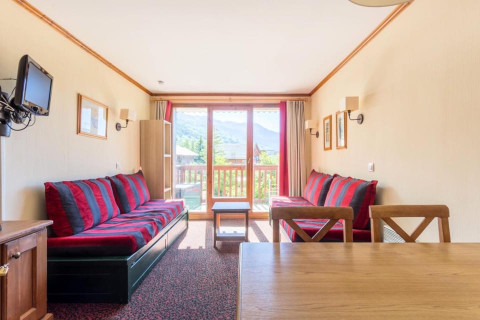 Bed, Living room, kitchen