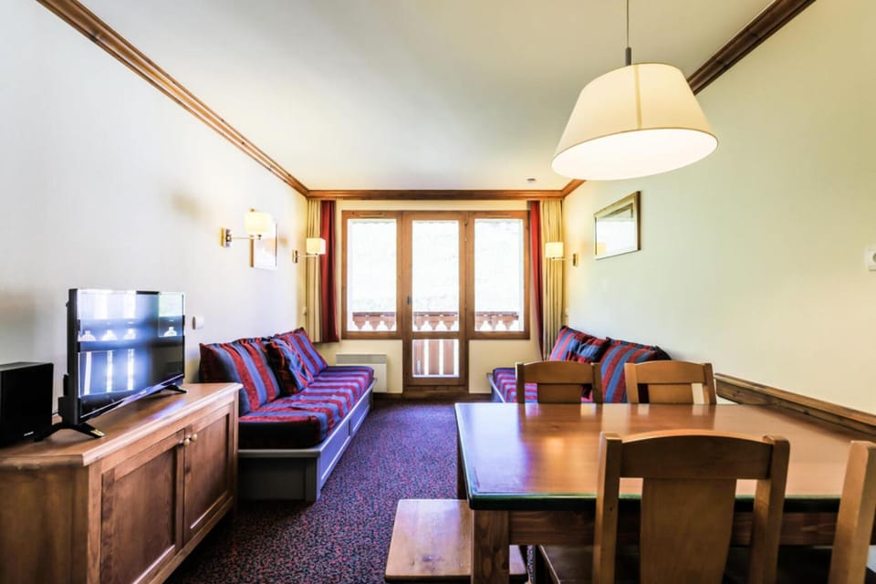 Bed, kitchen