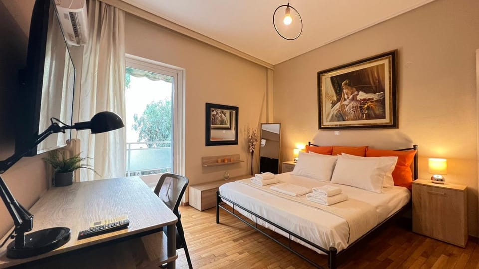 Bed, TV and multimedia, Living room, Photo of the whole room, Bedroom, hair dresser
