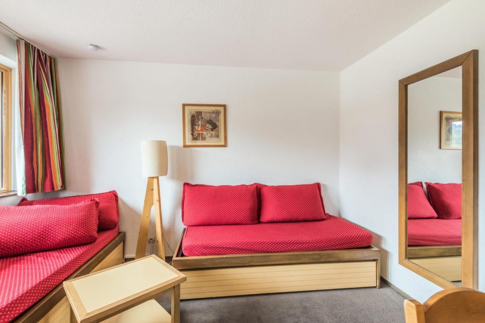 Bed, Living room