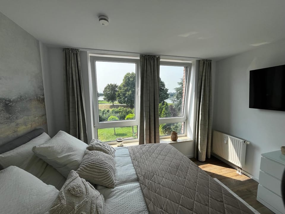 Bed, TV and multimedia, Photo of the whole room, Evening entertainment, Bedroom