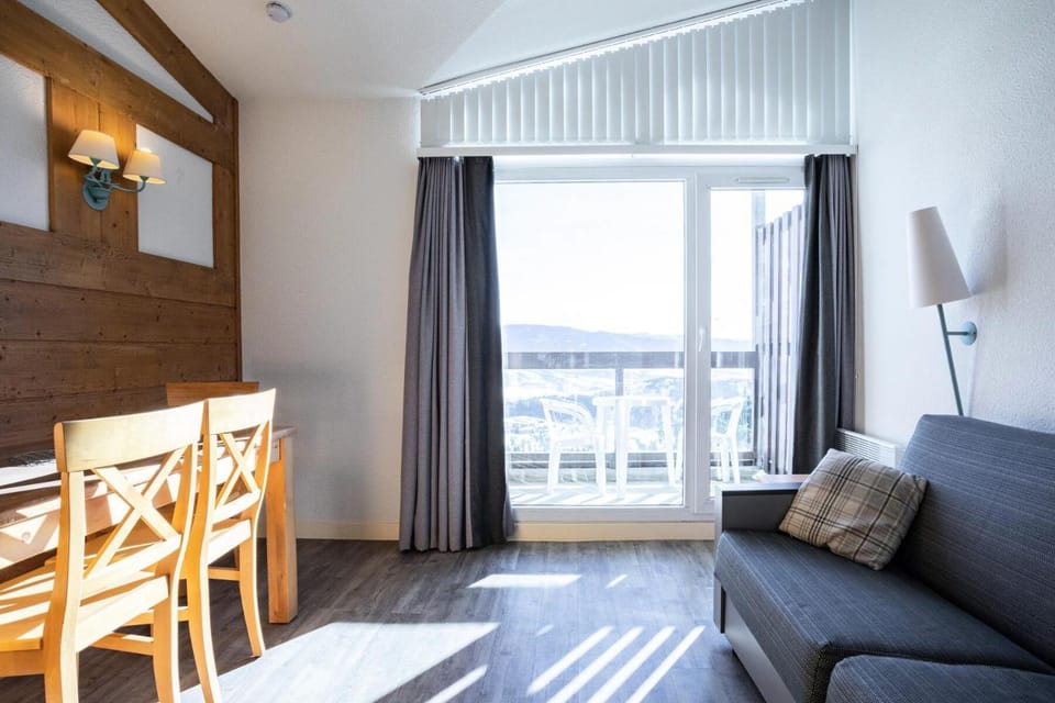 Bed, kitchen