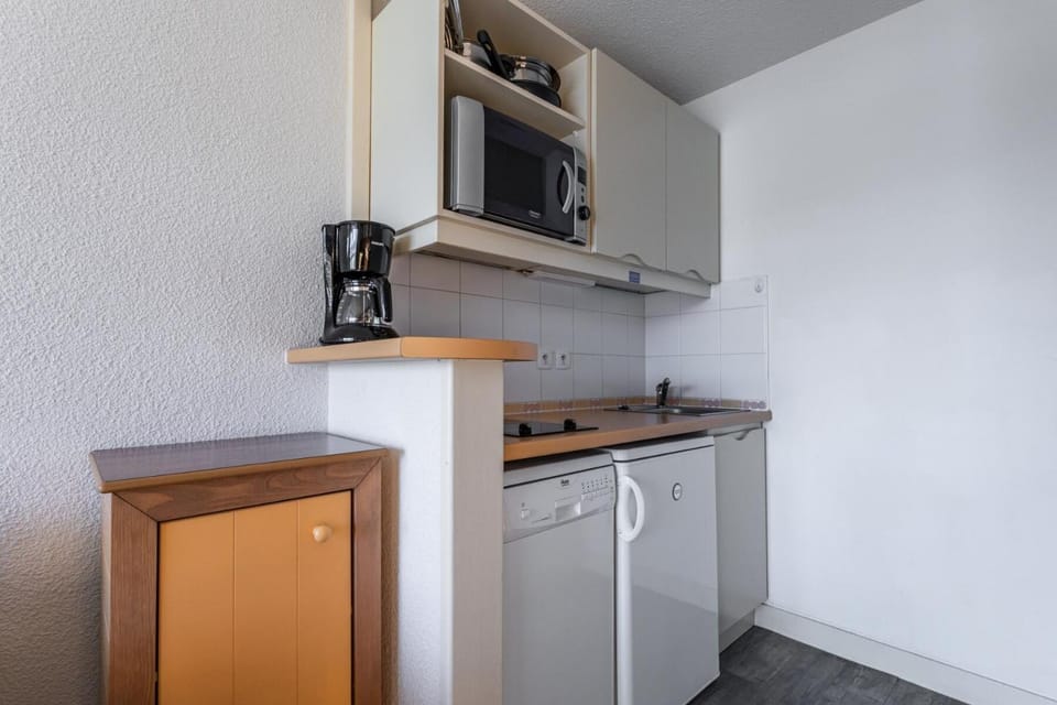 Bathroom, oven, kitchen