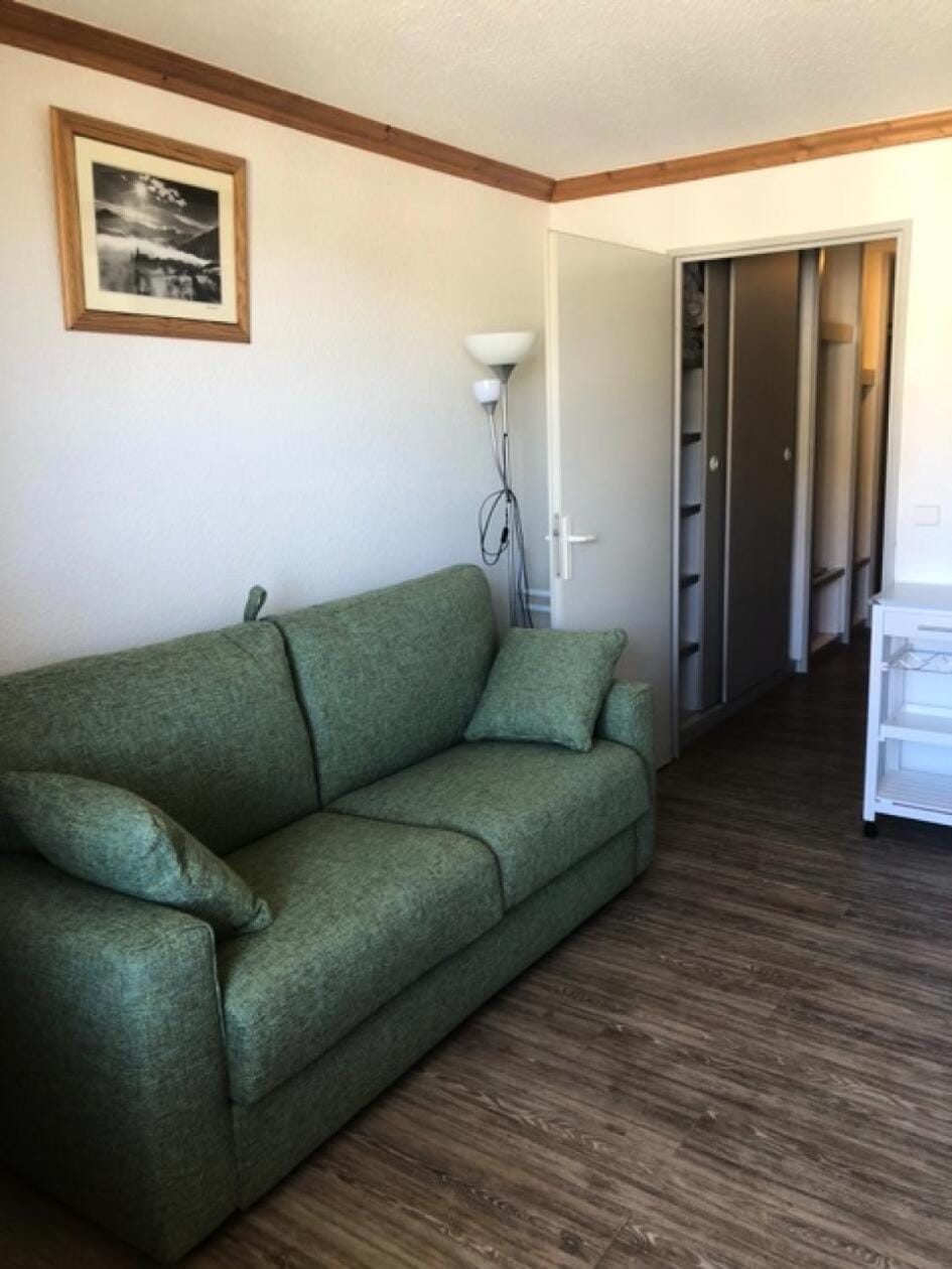 Bed, Living room