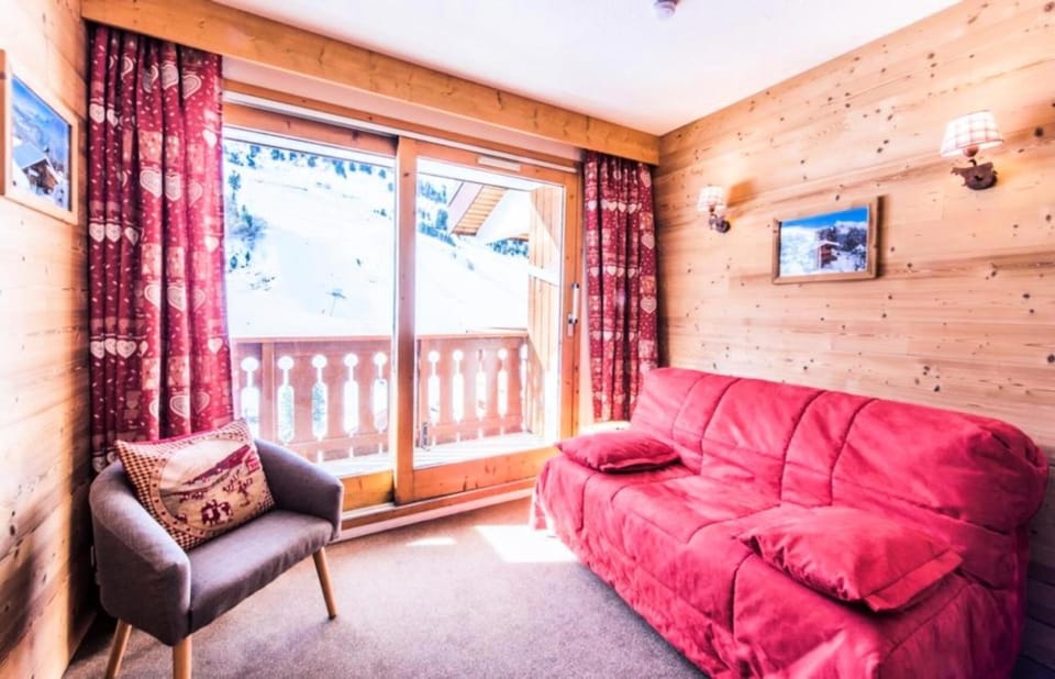 Bed, Living room, Bedroom