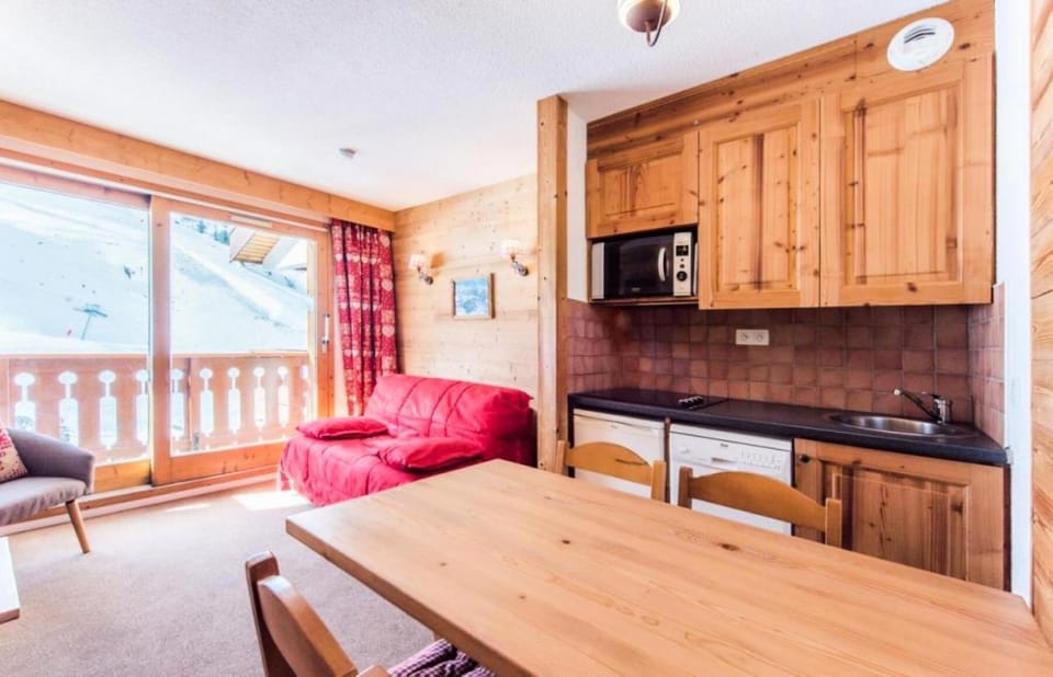 Bed, Bedroom, kitchen
