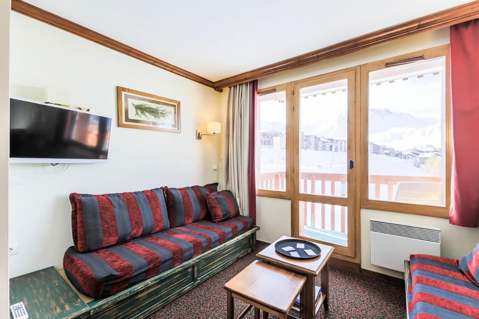 Bed, Living room