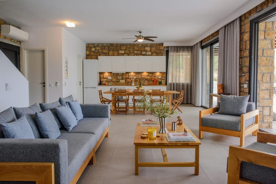 Living room, Dining area, kitchen