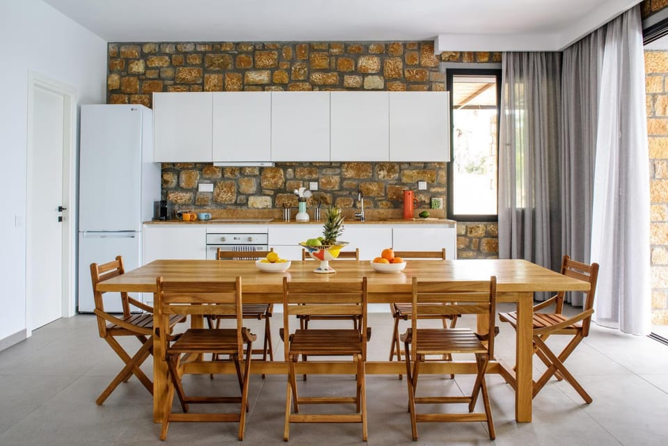 Dining area, kitchen