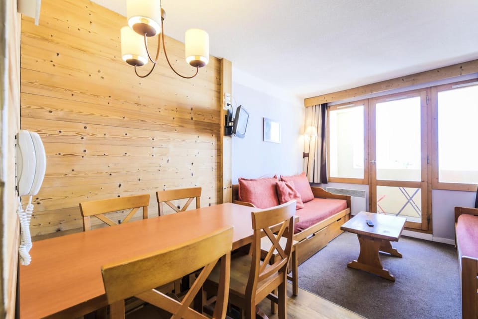 Bed, kitchen